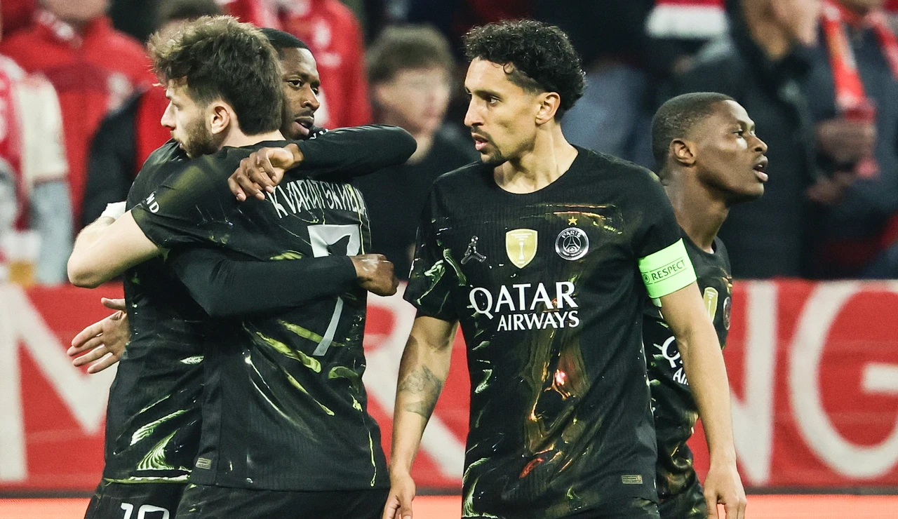 Ousmane Dembele celebra su gol en el Allianz Arena