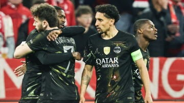 Ousmane Dembele celebra su gol en el Allianz Arena