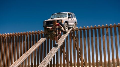 Zendaya en la escena del muro entre la frontera de Estados Unidos y México en Euphoria