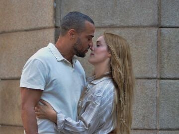 Jesse Williams y Alejandra Onieva