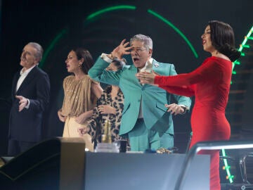 Boris Izaguirre tiene claro qui&eacute;n se esconde bajo Loro: &ldquo;&iexcl;Roberto Carlos!&rdquo;