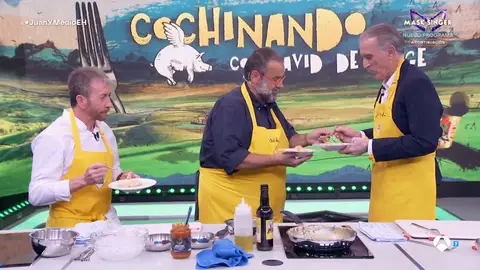 El homenaje culinario de David de Jorge a Juan y Medio con sus "kokotxas flamencas" El homenaje culinario de David de Jorge a Juan y Medio con sus "kokotxas flamencas"