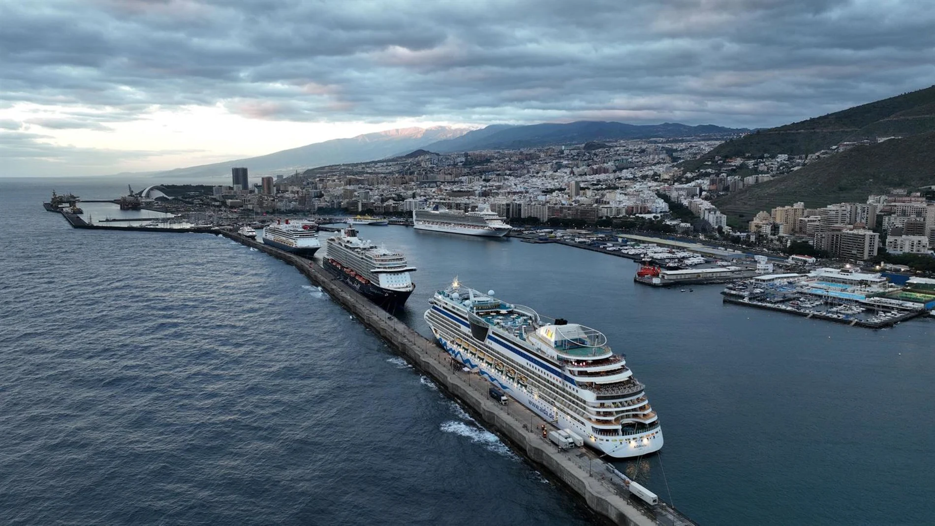 Autoridad Portuaria en Tenerife no tiene por ahora "ningún tipo de petición" para el atraque del crucero MV Hondius Autoridad Portuaria en Tenerife no tiene por ahora "ningún tipo de petición" para el atraque del crucero MV Hondius