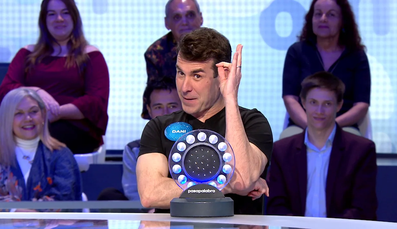 El hilarante fallo de Dani Muriel al confundir la voz de Lola Índigo: “¿No es Camilo?”