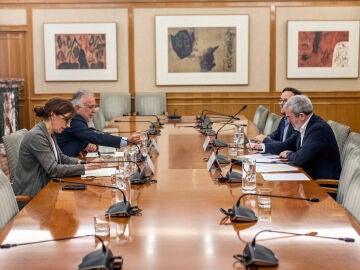La ministra de Sanidad, M&oacute;nica Garc&iacute;a, y el responsable de Pol&iacute;tica Territorial, &Aacute;ngel V&iacute;ctor Torres, se re&uacute;nen con el presidente de Canarias, Fernando Clavijo 