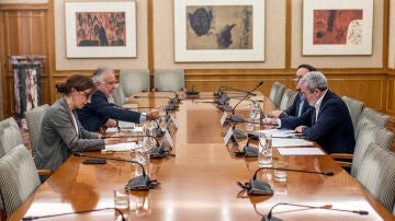 La ministra de Sanidad, M&oacute;nica Garc&iacute;a, y el responsable de Pol&iacute;tica Territorial, &Aacute;ngel V&iacute;ctor Torres, se re&uacute;nen con el presidente de Canarias, Fernando Clavijo 