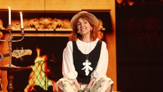 Cristina Casta&ntilde;o envuelve el plat&oacute; con 'Moonlight Shadow' de Mike Oldfield