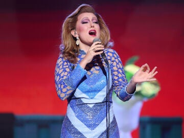Elegancia y sentimiento: Mar&iacute;a Parrado brilla como Roc&iacute;o D&uacute;rcal con &lsquo;Como tu mujer&rsquo;