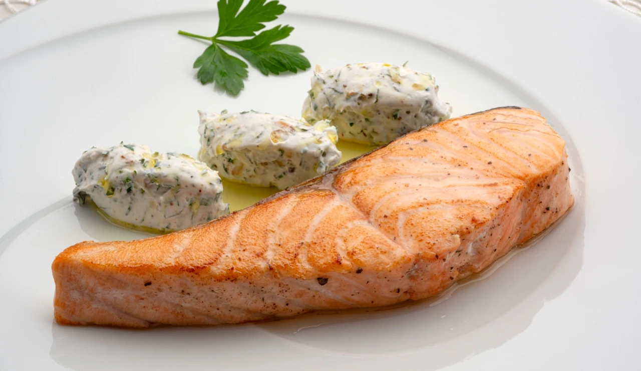 Salmón con labneh de hierbas, de Joseba Arguiñano