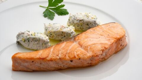 Salm&oacute;n con labneh de hierbas, de Joseba Argui&ntilde;ano