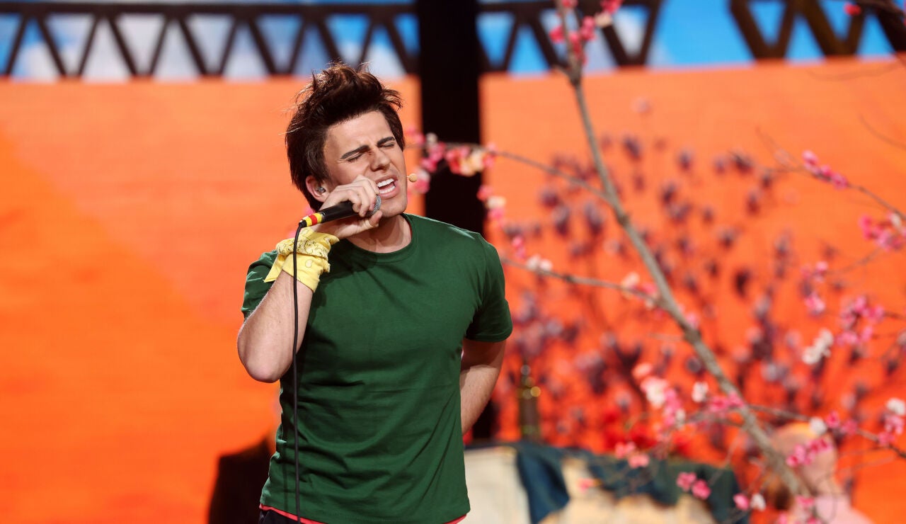 &iexcl;Puro pop! Mart&iacute;n Savi se transforma en Maroon 5 con 'This Love'