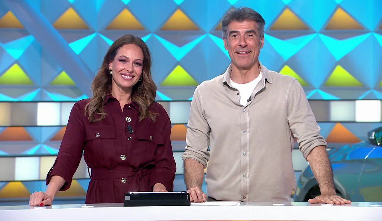 Estelar aparición de Eva González en La ruleta de la suerte ¡con regalo para todo el público!