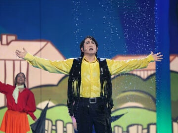 An&iacute;bal G&oacute;mez esquiva a la mala suerte en su imitaci&oacute;n de BJ Thomas&hellip; &iexcl;pero acaba empapado!