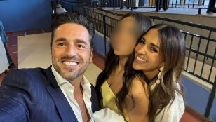 David Bustamante y Paula Echevarr&iacute;a junto a su hija Daniella el d&iacute;a de su graduaci&oacute;n