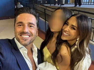 David Bustamante y Paula Echevarr&iacute;a junto a su hija Daniella el d&iacute;a de su graduaci&oacute;n