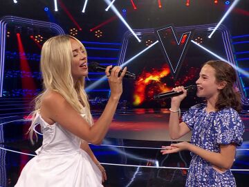 Ana Mena hace los coros de &lsquo;Las 12&rsquo; a Elsa en un emocionante d&uacute;o