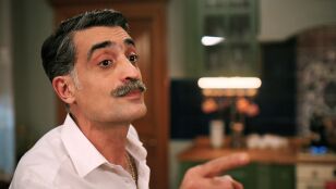 &iquest;De enemigos a c&oacute;mplices? Kazim confiesa que apoya a Ferit a espaldas de Esme 