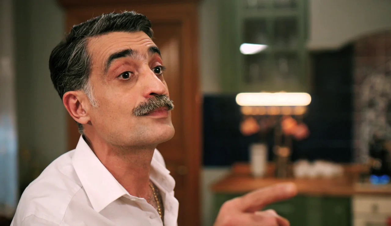 ¿De enemigos a cómplices? Kazim confiesa que apoya a Ferit a espaldas de Esme
