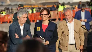 La ministra de Sanidad, Mónica García (c); el ministro del Interior, Fernando Grande-Marlaska (i) y el ministro de Política Territorial y Memoria Democrática, Ángel Víctor Torres (d),