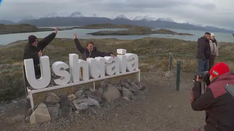 Ushuaia confía en el turismo pese al brote de Hantavirus investigado en el barco 'MV Hondius' Ushuaia confía en el turismo pese al brote de Hantavirus investigado en el barco 'MV Hondius'