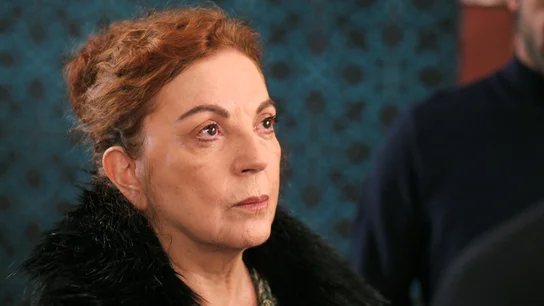 ¡Secuestro en la mansión!: Ferit utiliza a Ayla como cebo para cazar a Sinan ¡Secuestro en la mansión!: Ferit utiliza a Ayla como cebo para cazar a Sinan