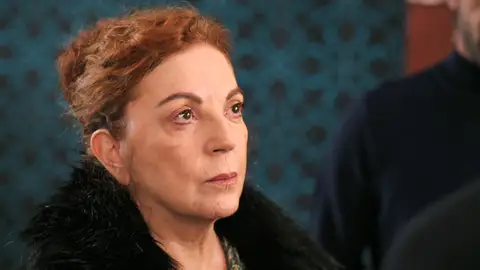 ¡Secuestro en la mansión!: Ferit utiliza a Ayla como cebo para cazar a Sinan ¡Secuestro en la mansión!: Ferit utiliza a Ayla como cebo para cazar a Sinan