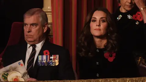 El príncipe Andrés y Kate Middleton en un acto El príncipe Andrés y Kate Middleton en un acto