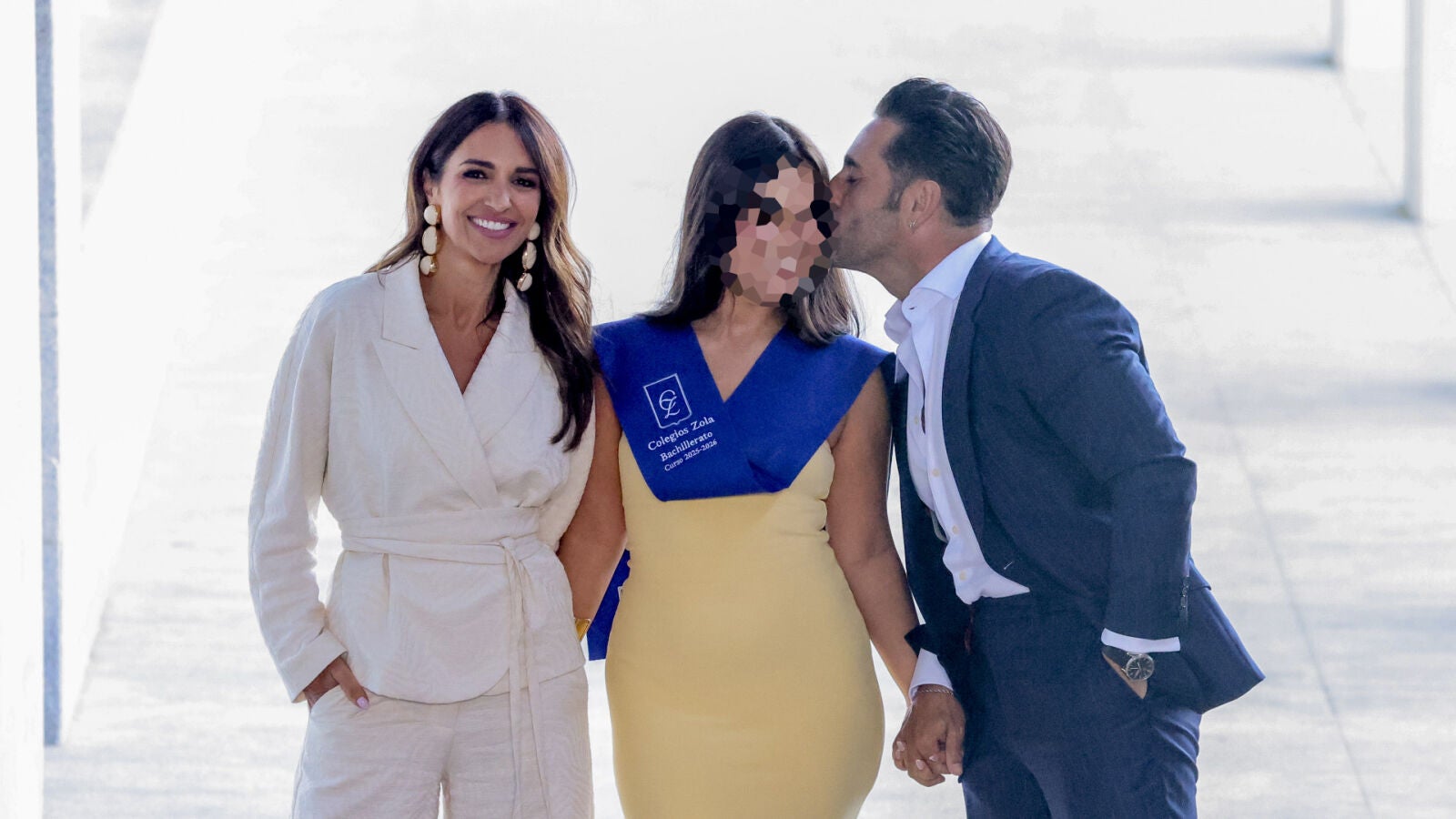 La graduación de Daniella Bustamante: el traje jacquard de Paula Echevarría y el vestido amarillo de su hija