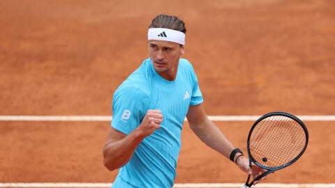 Zverev celebra un punto ante Alexander Blockx en Roma