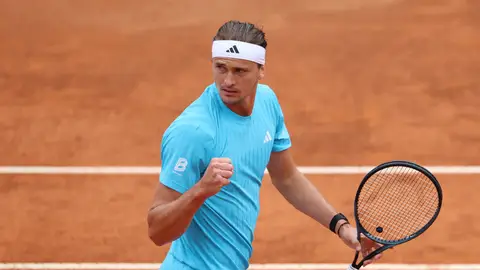 Zverev celebra un punto ante Alexander Blockx en Roma Zverev celebra un punto ante Alexander Blockx en Roma