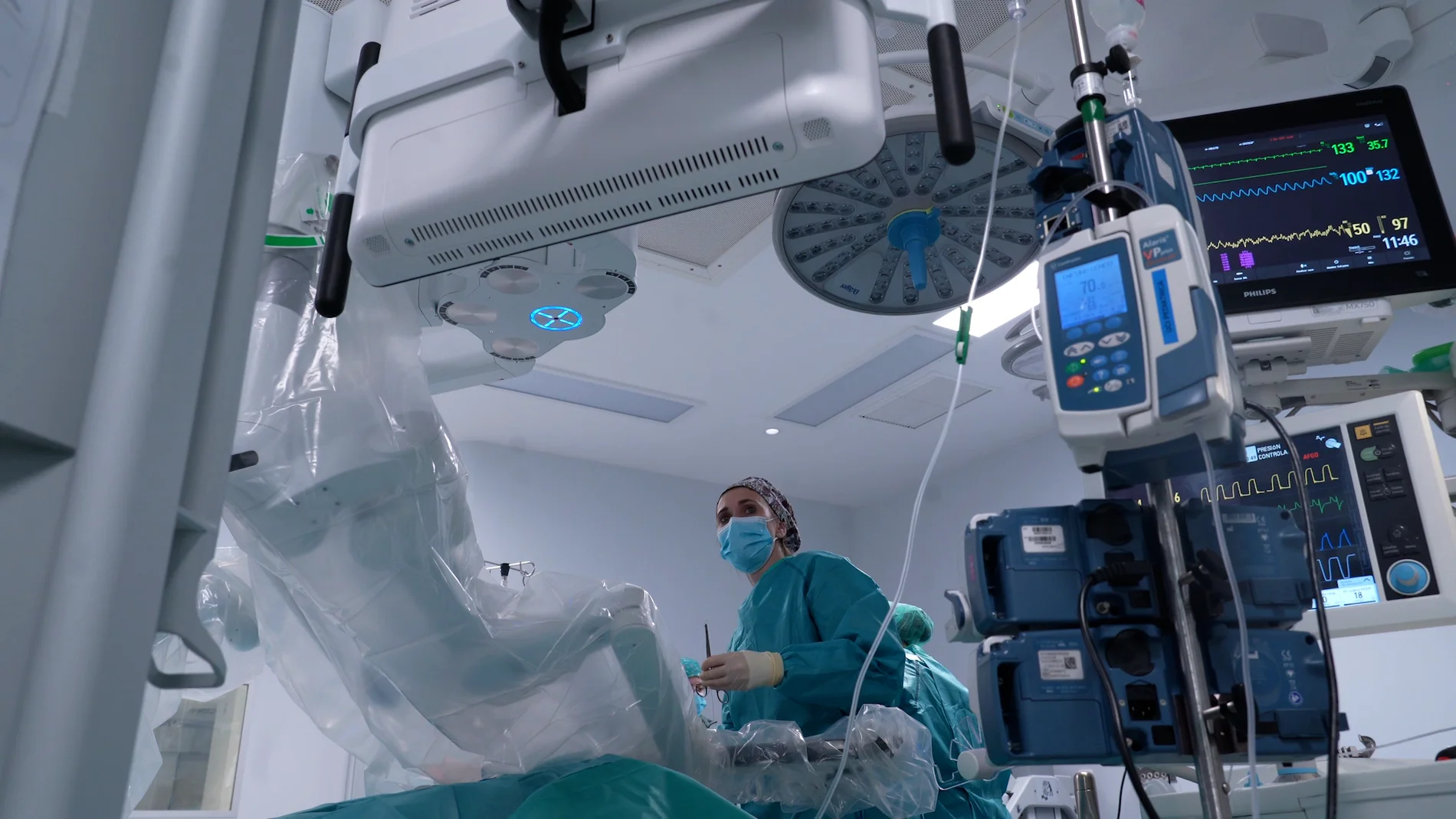 El robot Da Vinci, encargado de la operación El robot Da Vinci, encargado de la operación