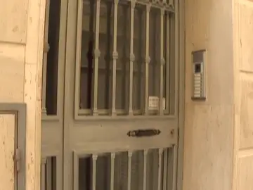 Detenida una pareja en Málaga tras intentar abandonar a su bebé de cuatro meses con un vecino Detenida una pareja en Málaga tras intentar abandonar a su bebé de cuatro meses con un vecino
