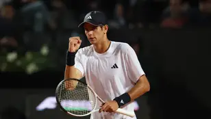 Rafa Jódar celebra un punto ante Matteo Arnaldi