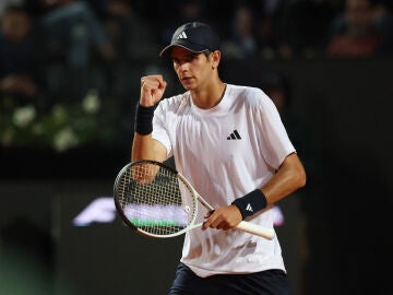 Rafa J&oacute;dar celebra un punto ante Matteo Arnaldi