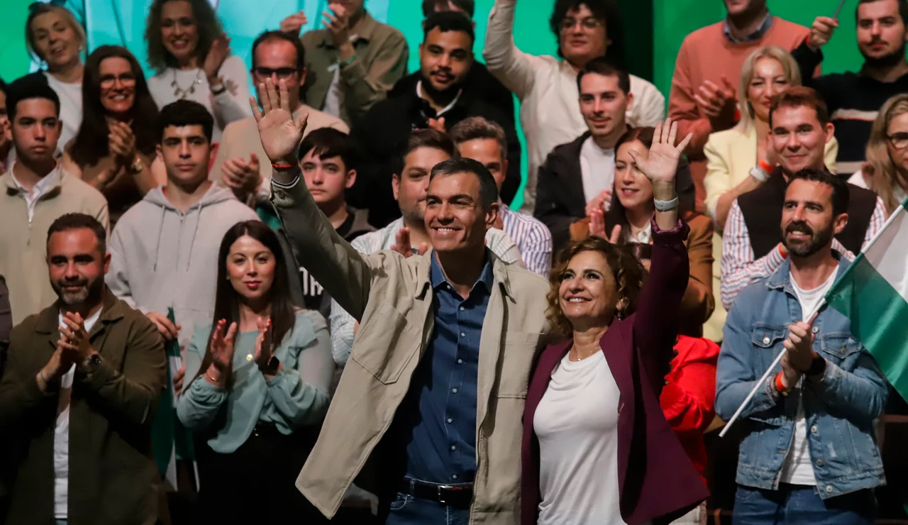 Pedro Sánchez y María Jesús Montero intervienen en un mitin electoral (Cádiz)