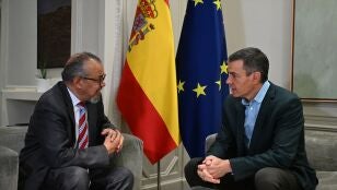 Pedro S&aacute;nchez y Tedros Adhanom, imagen de archivo
