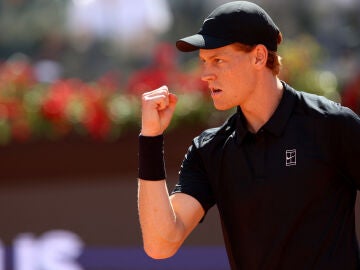 Jannik Sinner celebra un punto en Roma