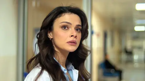 Alya escucha a Cihan a escondidas y destapa su plan contra Ugur Alya escucha a Cihan a escondidas y destapa su plan contra Ugur