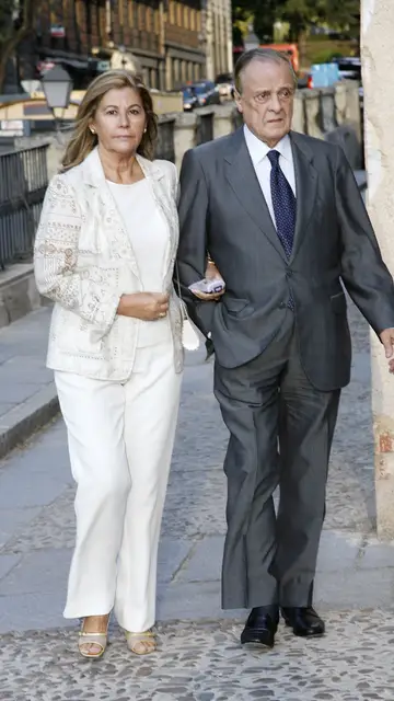 Sabino Fernández Campo y su segunda mujer María Teresa Álvarez Sabino Fernández Campo y su segunda mujer María Teresa Álvarez