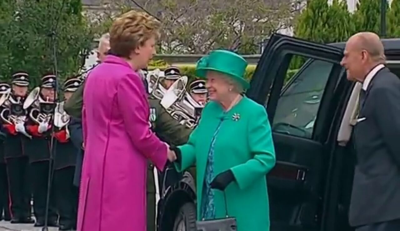  Efem&eacute;rides de hoy 17 de mayo de 2026: Visita de Isabel II a Irlanda