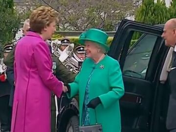  Efem&eacute;rides de hoy 17 de mayo de 2026: Visita de Isabel II a Irlanda
