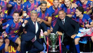 Rafa Yuste celebra la Liga junto a Joan Laporta