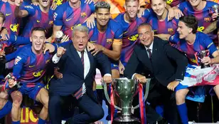 Rafa Yuste celebra la Liga junto a Joan Laporta