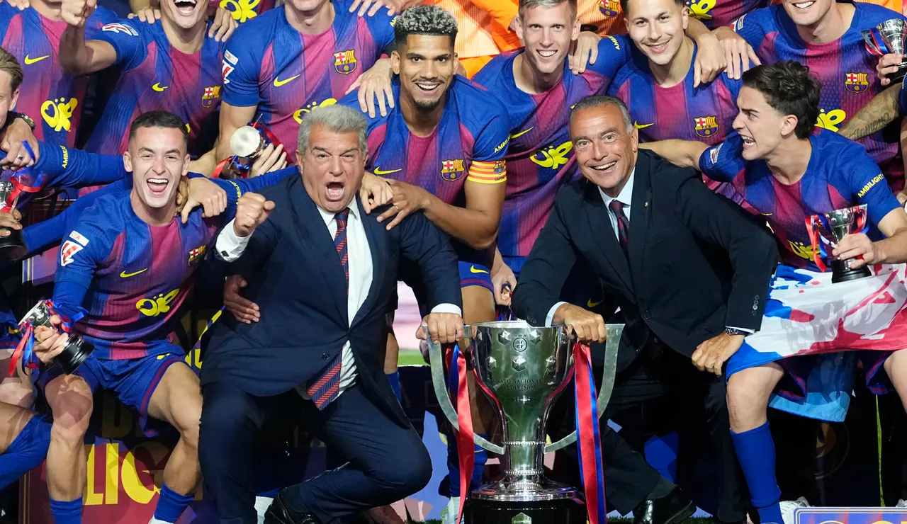 Rafa Yuste celebra la Liga junto a Joan Laporta