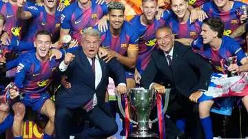 Rafa Yuste celebra la Liga junto a Joan Laporta Rafa Yuste celebra la Liga junto a Joan Laporta