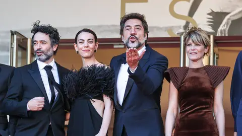 Rodrigo Sorogoyen, Victoria Luengo, Javier Bardem y Marina Fois en Cannes Rodrigo Sorogoyen, Victoria Luengo, Javier Bardem y Marina Fois en Cannes