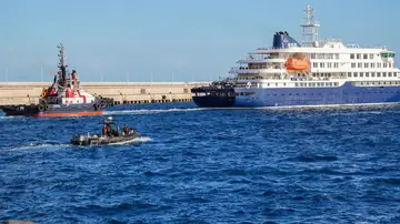 El 'MV Hondius' llega al puerto de Rotterdam, donde cumplirán cuarentena sus 27 ocupantes El 'MV Hondius' llega al puerto de Rotterdam, donde cumplirán cuarentena sus 27 ocupantes