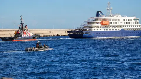 El 'MV Hondius' llega al puerto de Rotterdam, donde cumplirán cuarentena sus 27 ocupantes El 'MV Hondius' llega al puerto de Rotterdam, donde cumplirán cuarentena sus 27 ocupantes