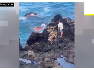 El v&iacute;deo del rescate a tres ba&ntilde;istas