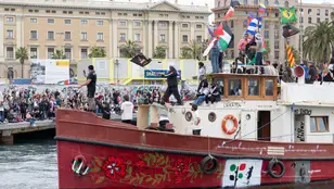 Flotilla saliendo del puerto de Barcelona